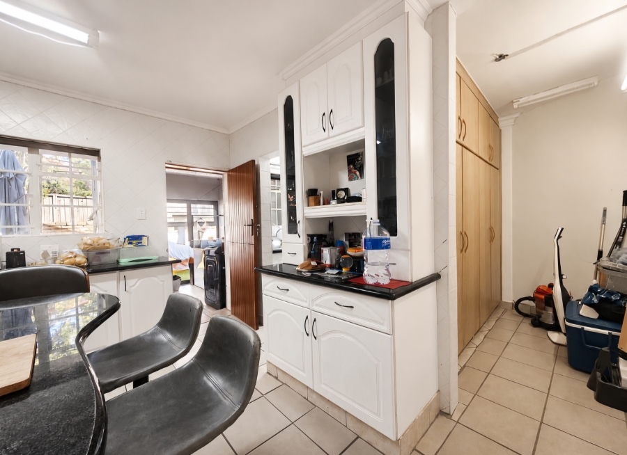 7 Bedroom Property for Sale in Moreleta Park Gauteng