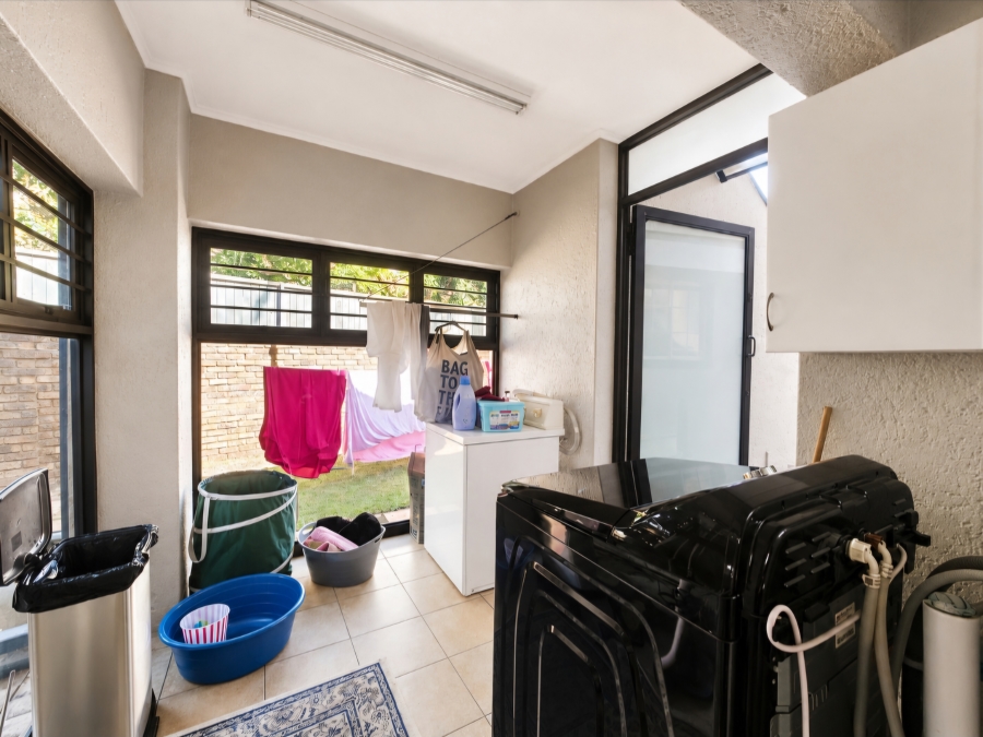7 Bedroom Property for Sale in Moreleta Park Gauteng
