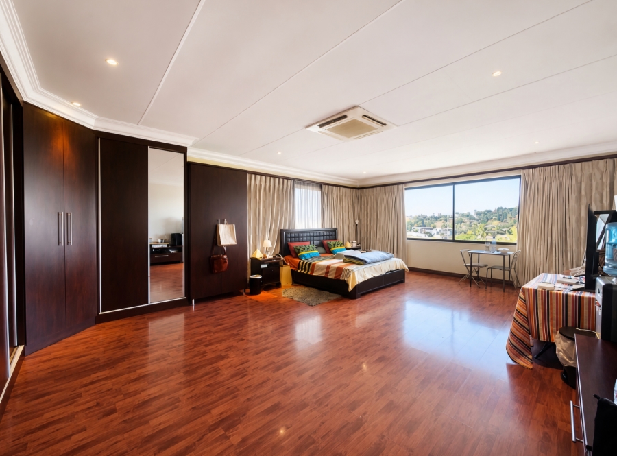 7 Bedroom Property for Sale in Moreleta Park Gauteng