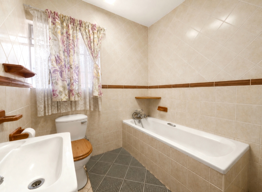 7 Bedroom Property for Sale in Moreleta Park Gauteng