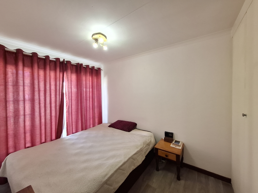 2 Bedroom Property for Sale in Faerie Glen Gauteng