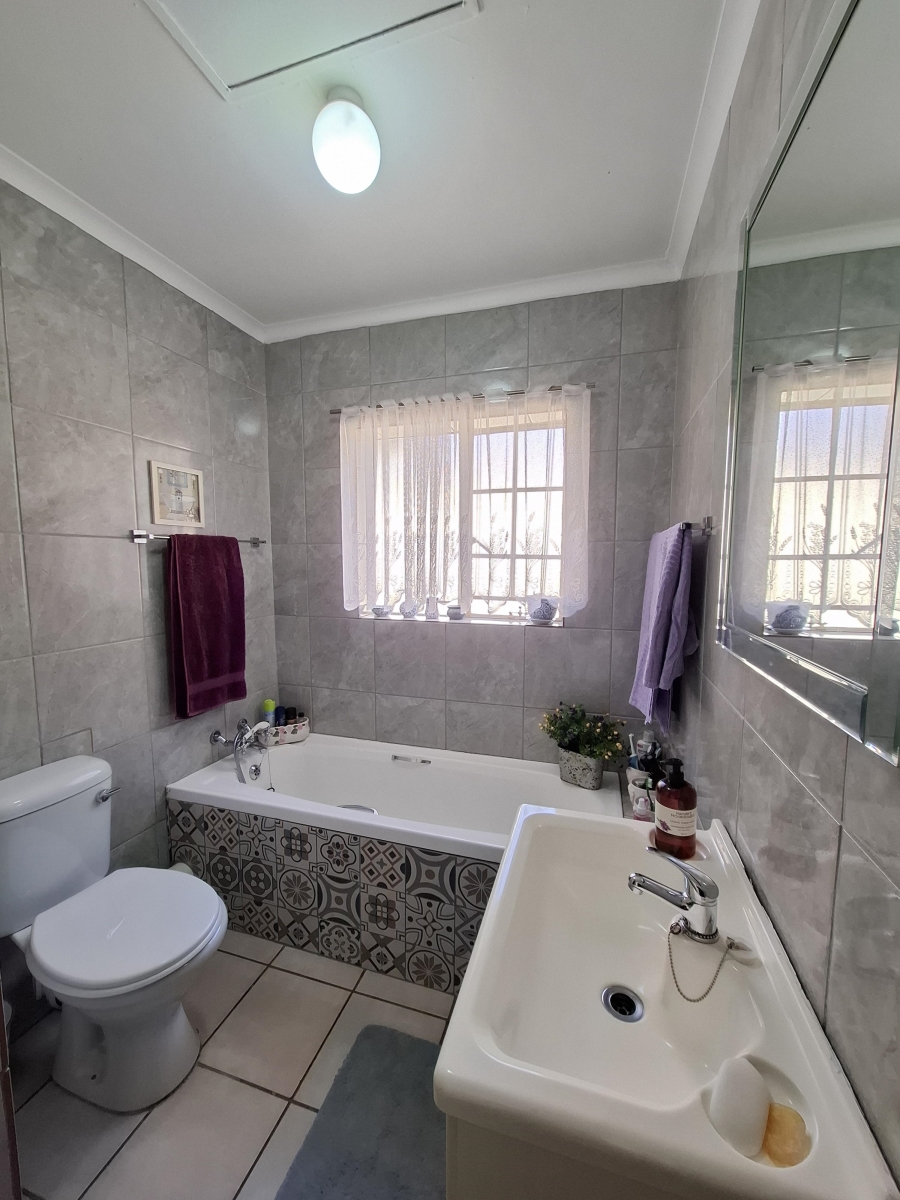 2 Bedroom Property for Sale in Faerie Glen Gauteng