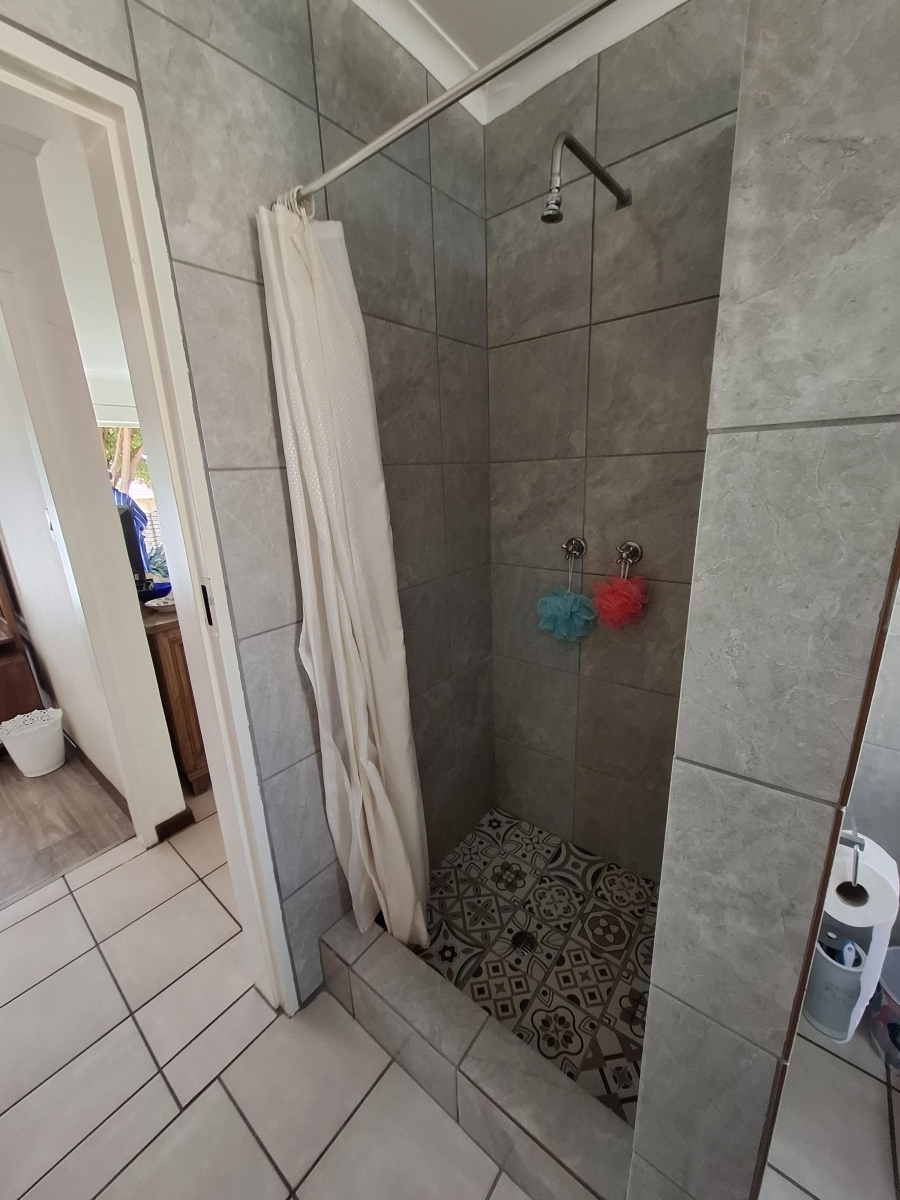 2 Bedroom Property for Sale in Faerie Glen Gauteng