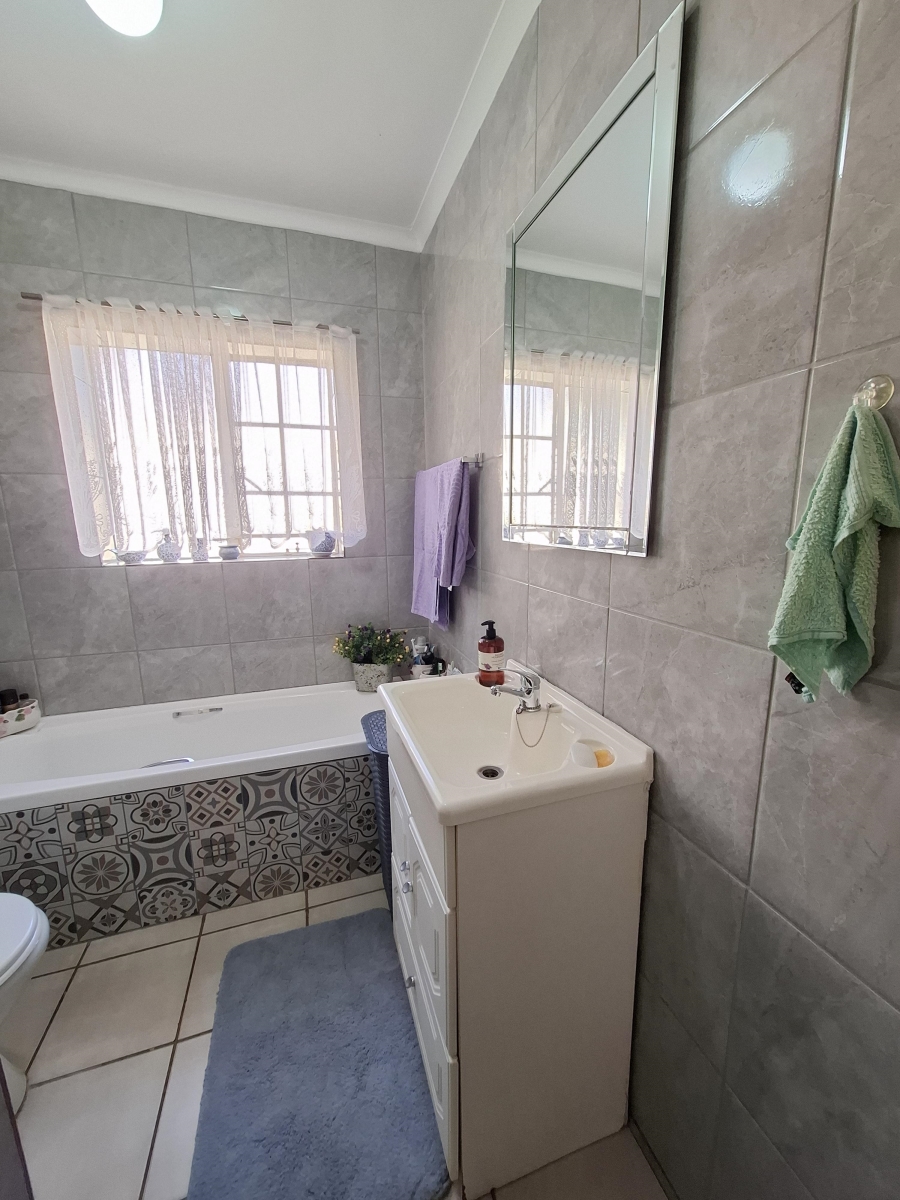 2 Bedroom Property for Sale in Faerie Glen Gauteng