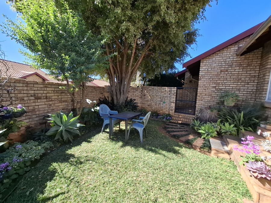 2 Bedroom Property for Sale in Faerie Glen Gauteng