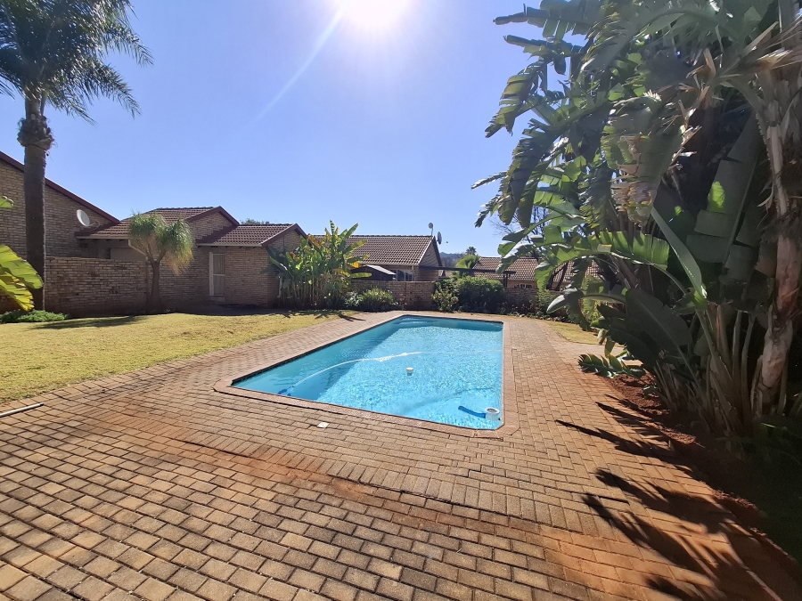 2 Bedroom Property for Sale in Faerie Glen Gauteng