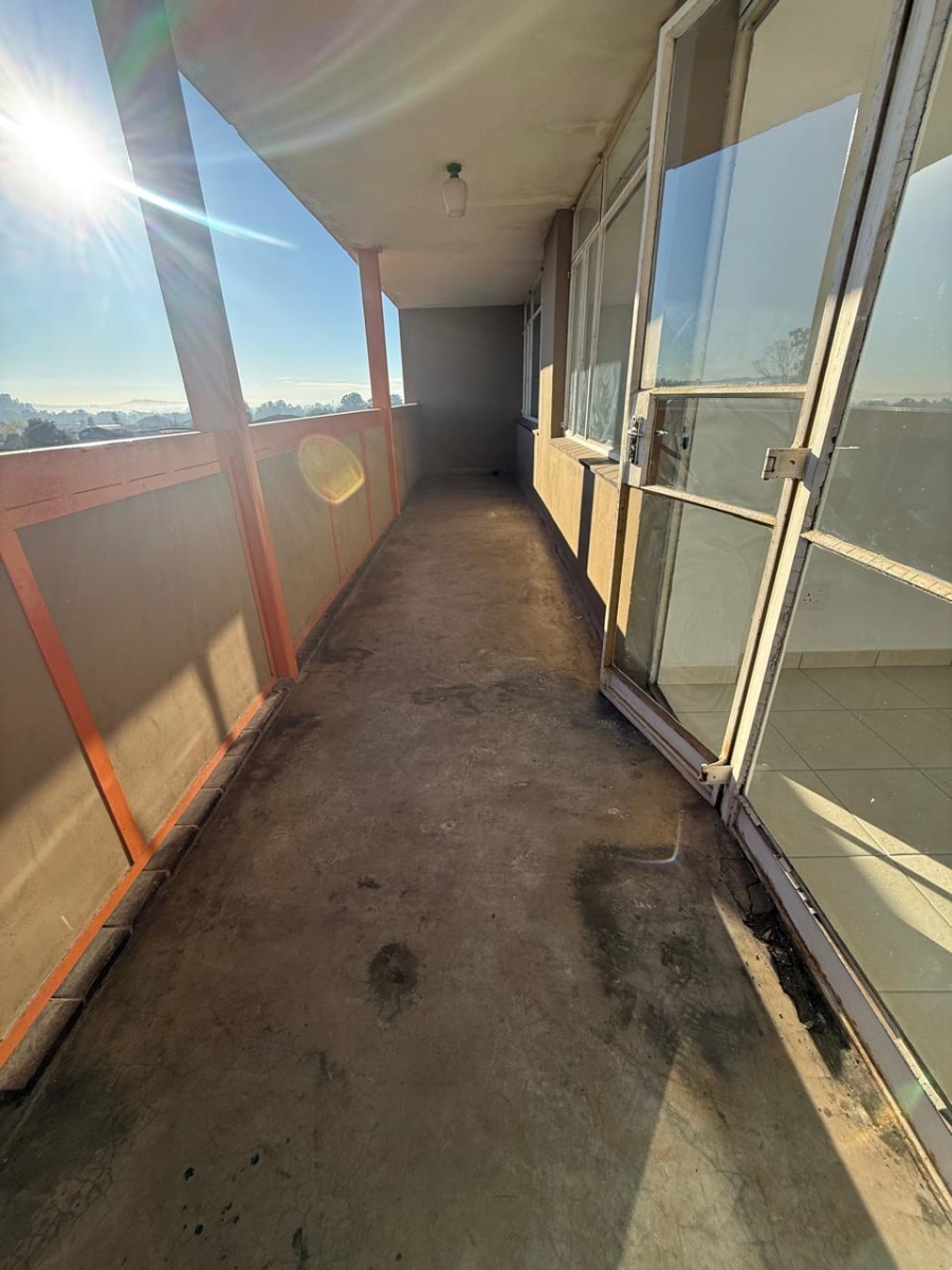 To Let 2 Bedroom Property for Rent in La Rochelle Gauteng