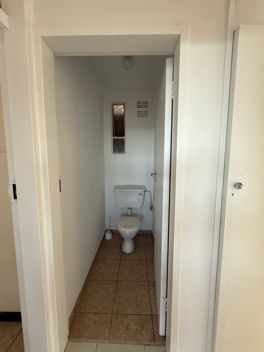 To Let 2 Bedroom Property for Rent in La Rochelle Gauteng
