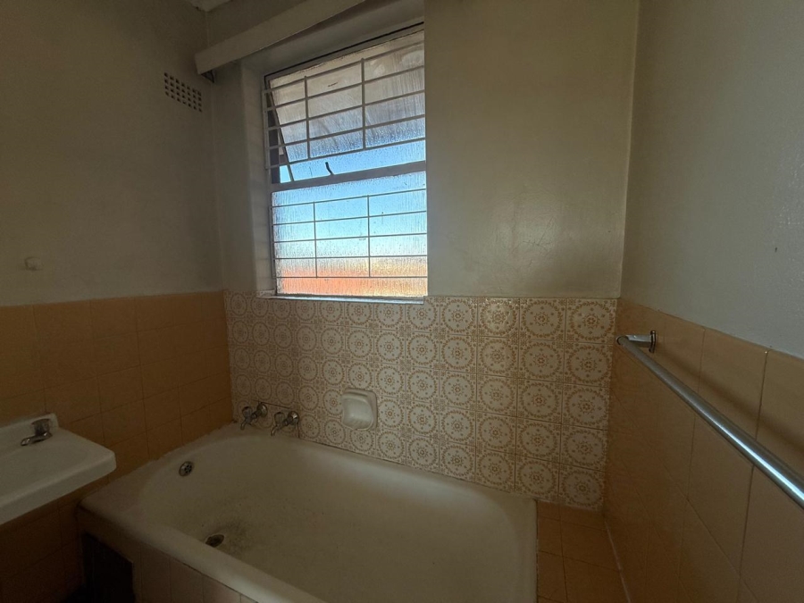 To Let 2 Bedroom Property for Rent in La Rochelle Gauteng