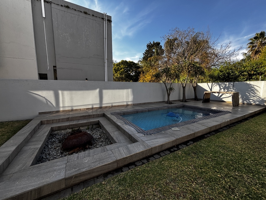 To Let 4 Bedroom Property for Rent in Sandown Gauteng
