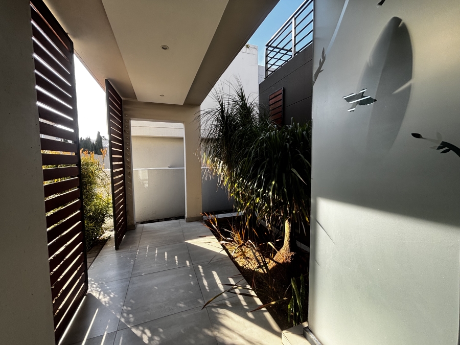 To Let 4 Bedroom Property for Rent in Sandown Gauteng