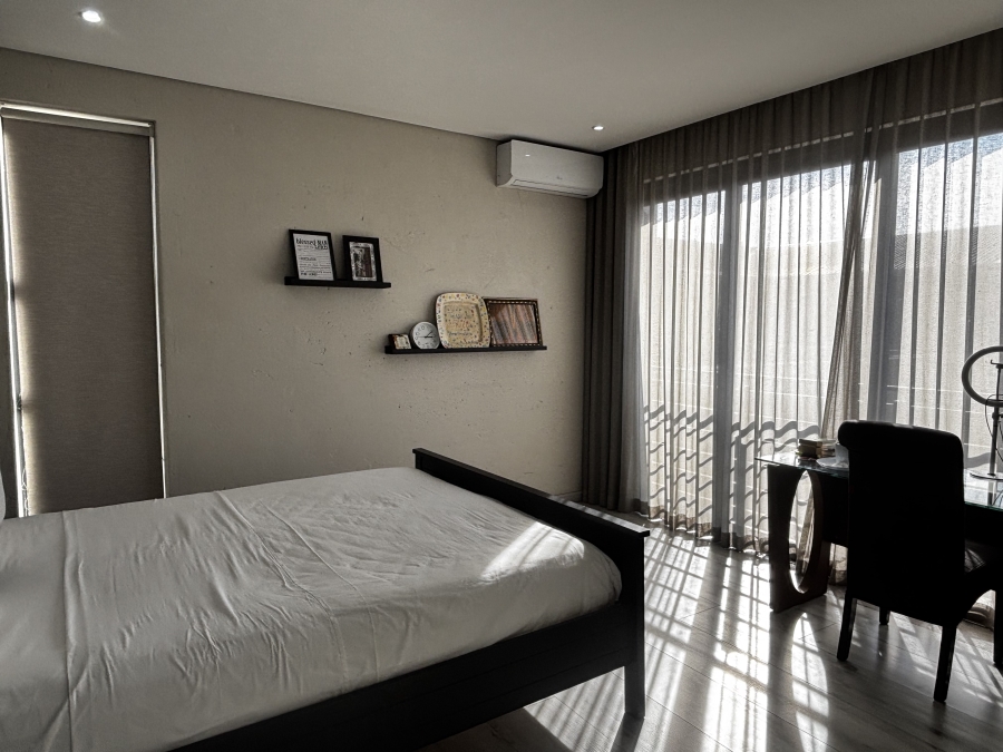 To Let 4 Bedroom Property for Rent in Sandown Gauteng