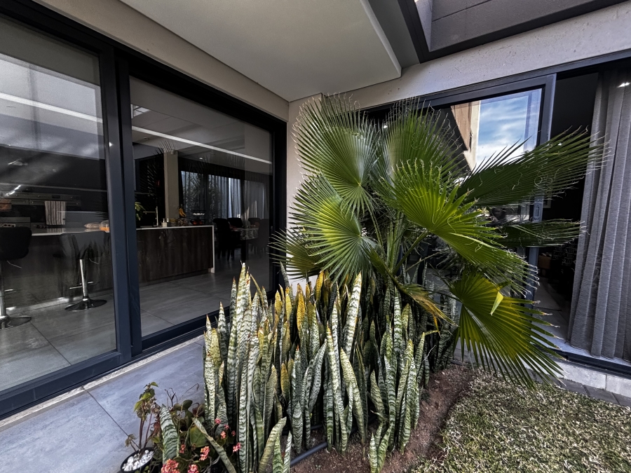 To Let 4 Bedroom Property for Rent in Sandown Gauteng