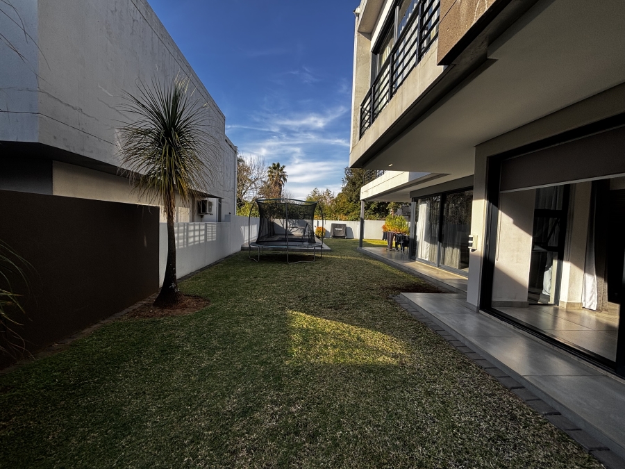 To Let 4 Bedroom Property for Rent in Sandown Gauteng