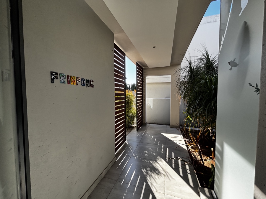 To Let 4 Bedroom Property for Rent in Sandown Gauteng