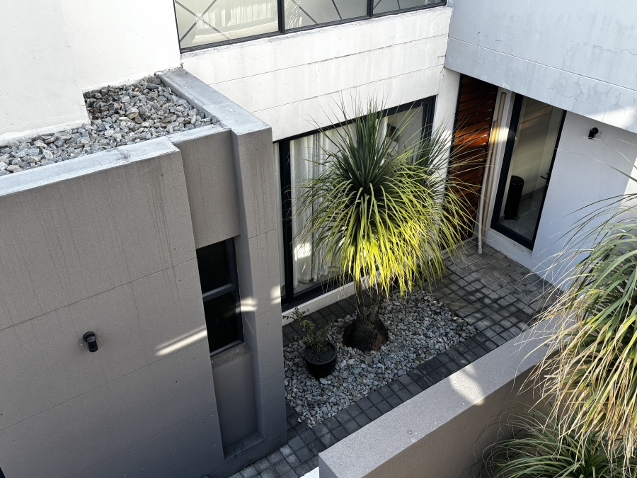 To Let 4 Bedroom Property for Rent in Sandown Gauteng