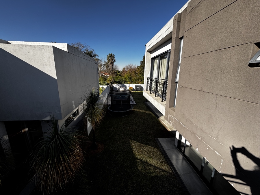 To Let 4 Bedroom Property for Rent in Sandown Gauteng
