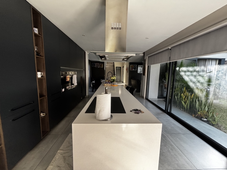 To Let 4 Bedroom Property for Rent in Sandown Gauteng