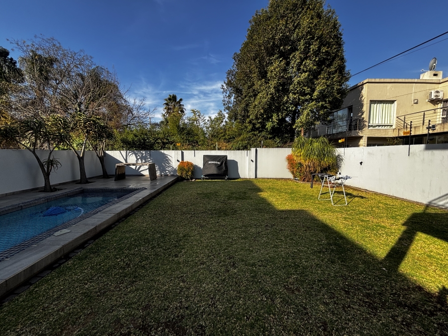 To Let 4 Bedroom Property for Rent in Sandown Gauteng