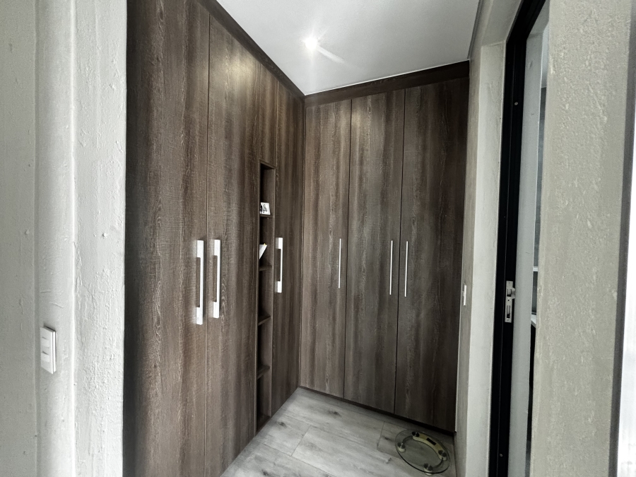 To Let 4 Bedroom Property for Rent in Sandown Gauteng