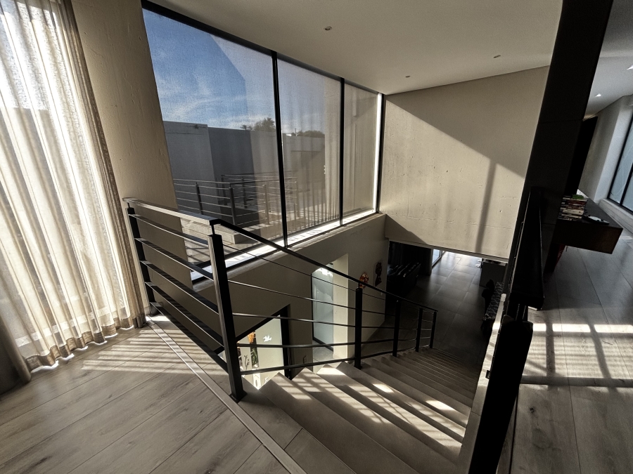 To Let 4 Bedroom Property for Rent in Sandown Gauteng