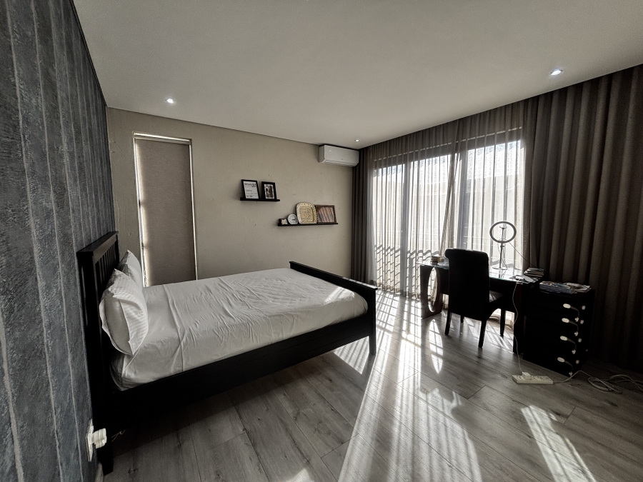 To Let 4 Bedroom Property for Rent in Sandown Gauteng