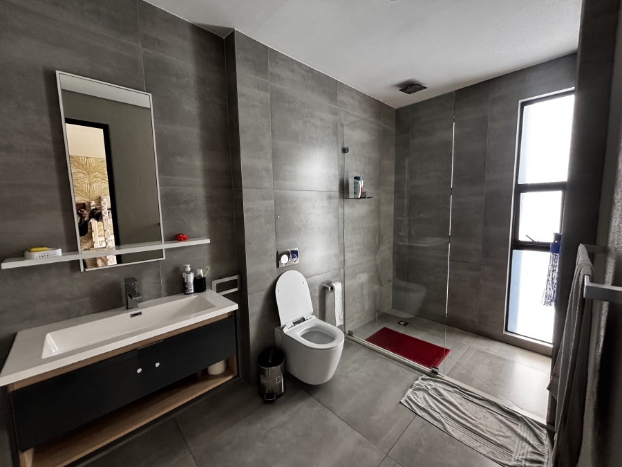 To Let 4 Bedroom Property for Rent in Sandown Gauteng