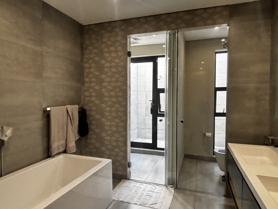 To Let 4 Bedroom Property for Rent in Sandown Gauteng