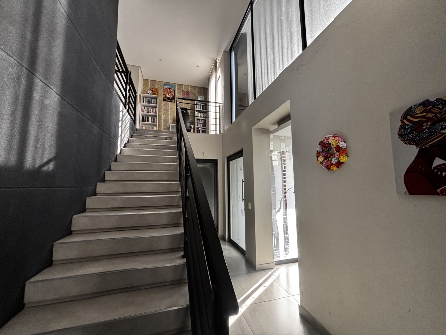To Let 4 Bedroom Property for Rent in Sandown Gauteng