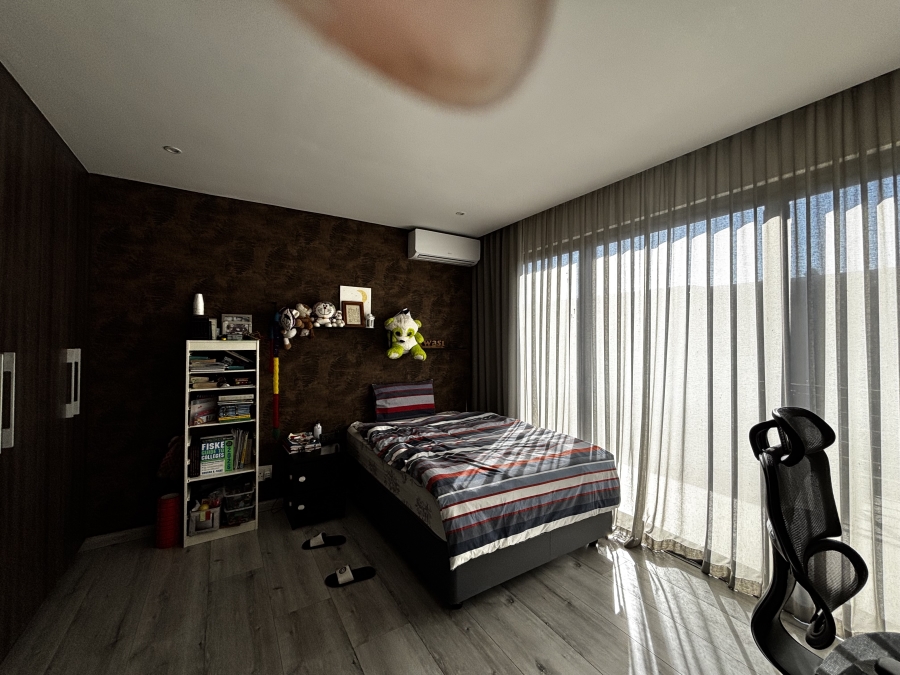 To Let 4 Bedroom Property for Rent in Sandown Gauteng