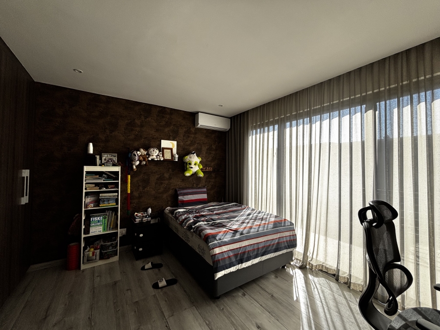 To Let 4 Bedroom Property for Rent in Sandown Gauteng