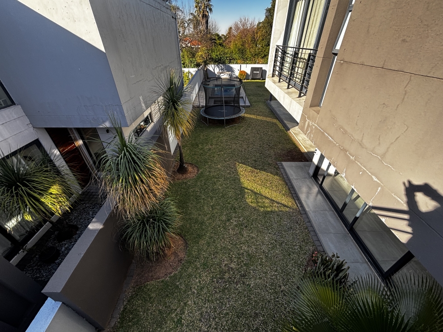 To Let 4 Bedroom Property for Rent in Sandown Gauteng