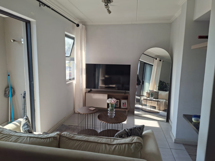 1 Bedroom Property for Sale in Sebenza Gauteng