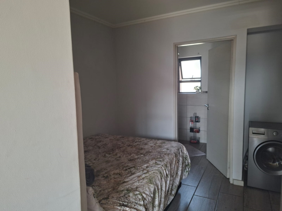 1 Bedroom Property for Sale in Sebenza Gauteng
