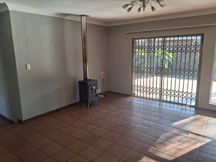 To Let 3 Bedroom Property for Rent in Garsfontein Gauteng
