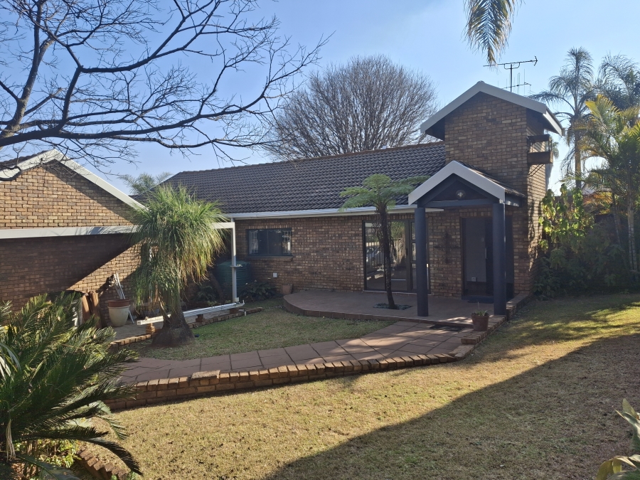 To Let 3 Bedroom Property for Rent in Garsfontein Gauteng