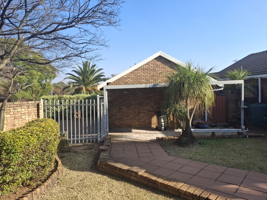 To Let 3 Bedroom Property for Rent in Garsfontein Gauteng
