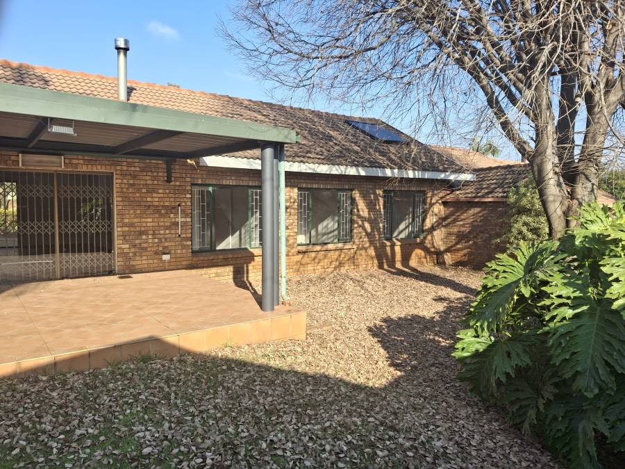 To Let 3 Bedroom Property for Rent in Garsfontein Gauteng