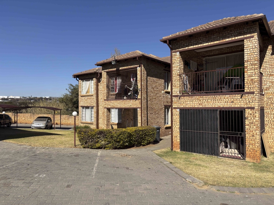 To Let 3 Bedroom Property for Rent in Halfway Gardens Gauteng