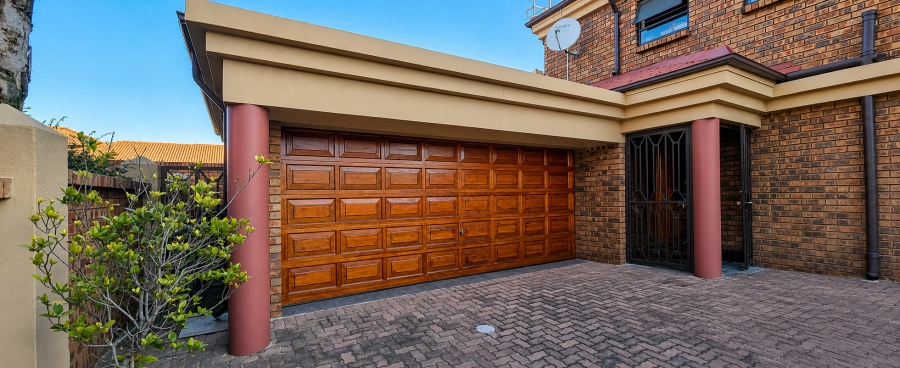 4 Bedroom Property for Sale in Bardene Gauteng