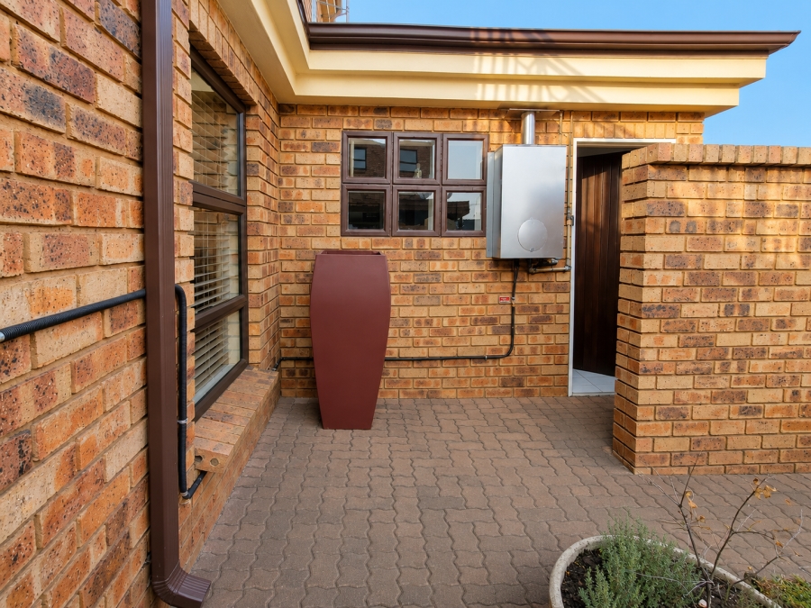 4 Bedroom Property for Sale in Bardene Gauteng