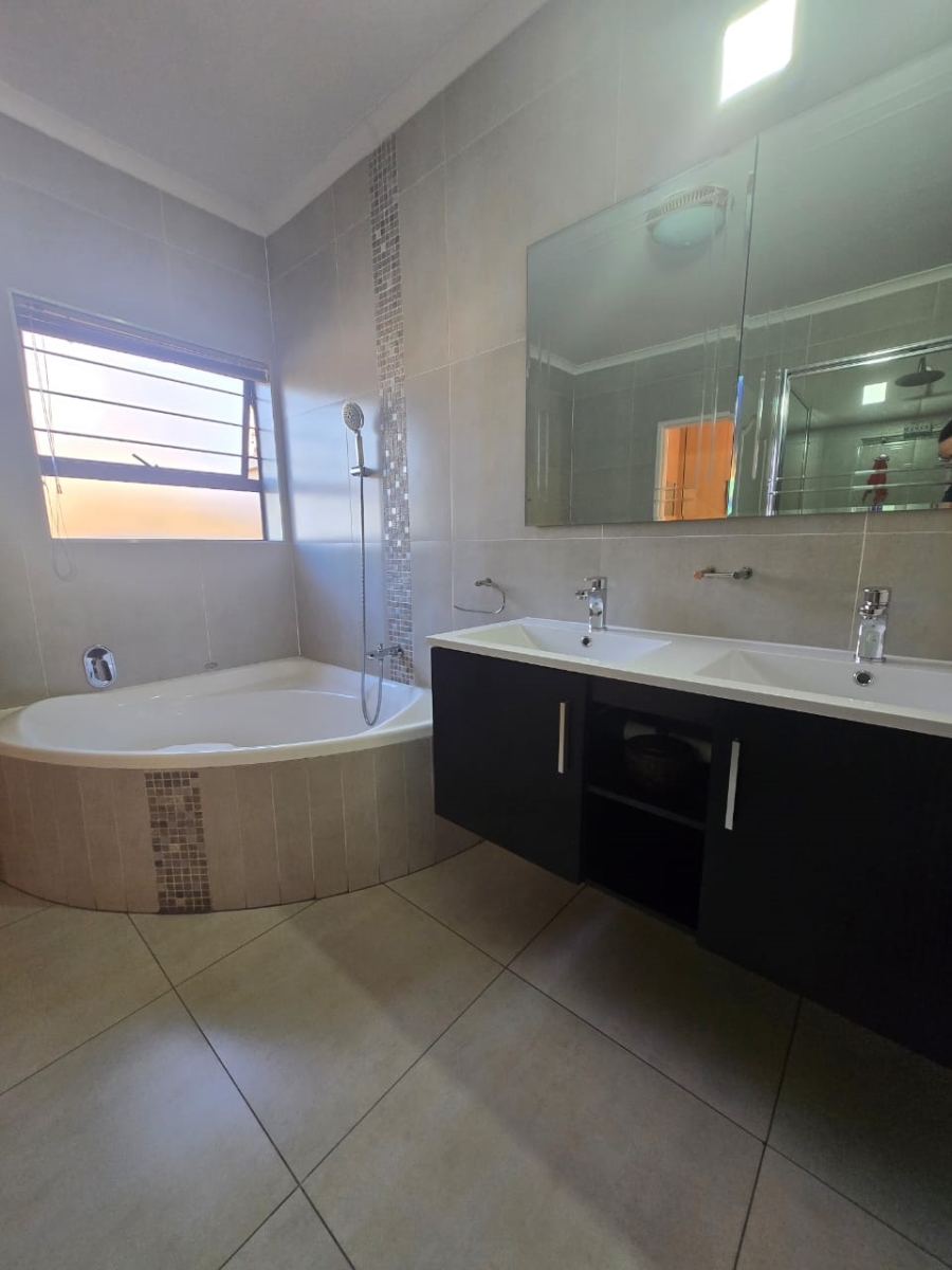 4 Bedroom Property for Sale in Bardene Gauteng