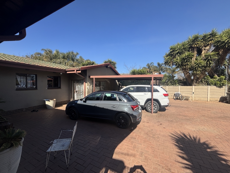 7 Bedroom Property for Sale in Lambton Gardens Gauteng