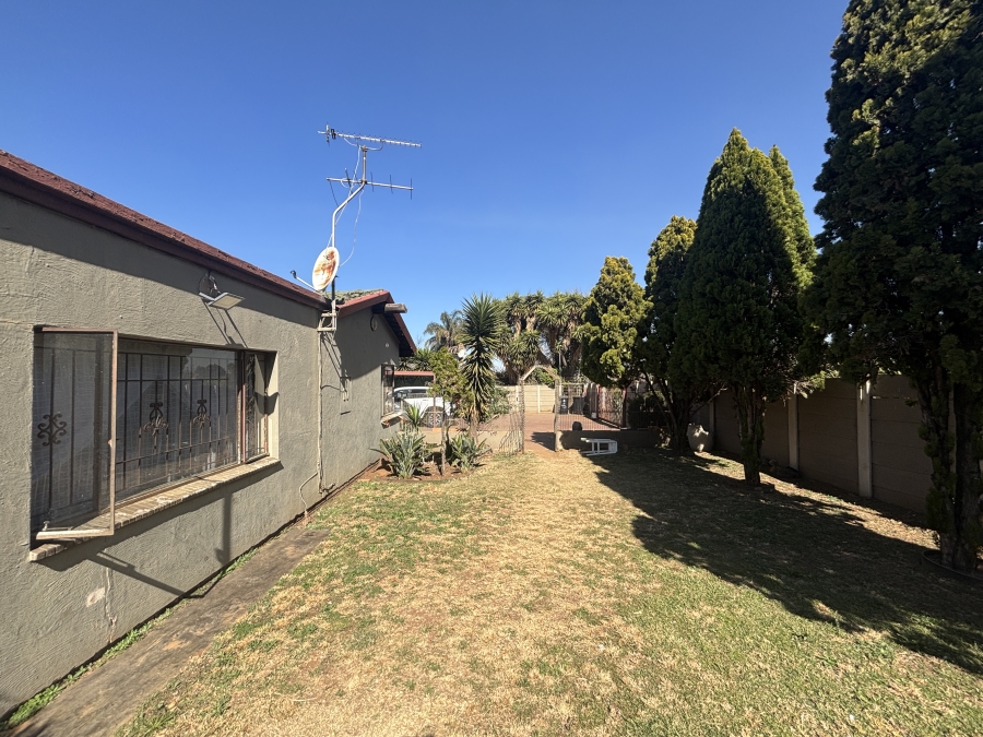 7 Bedroom Property for Sale in Lambton Gardens Gauteng