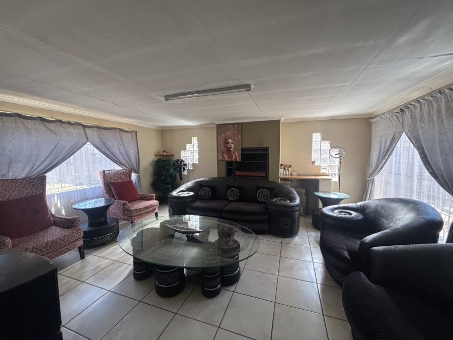 7 Bedroom Property for Sale in Lambton Gardens Gauteng