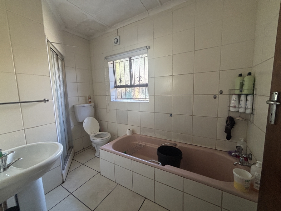 7 Bedroom Property for Sale in Lambton Gardens Gauteng