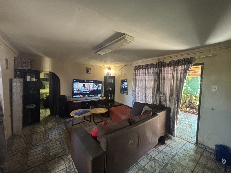 7 Bedroom Property for Sale in Lambton Gardens Gauteng