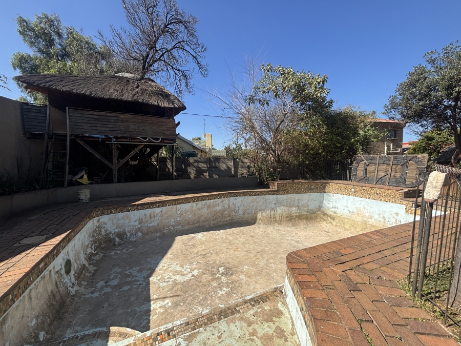 7 Bedroom Property for Sale in Lambton Gardens Gauteng