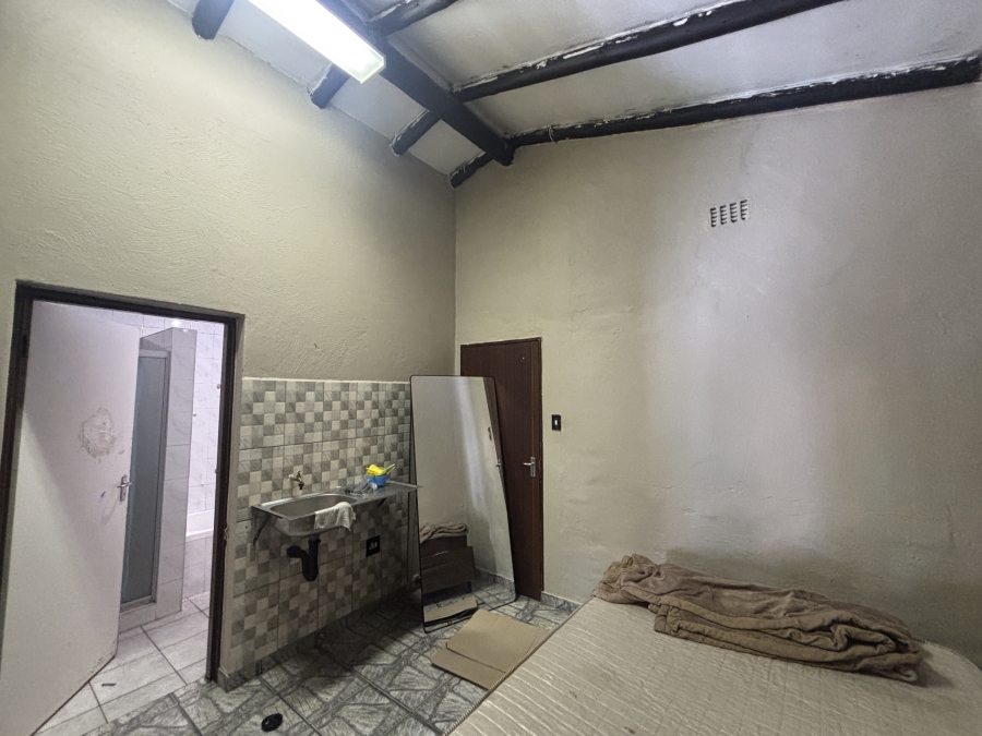 7 Bedroom Property for Sale in Lambton Gardens Gauteng