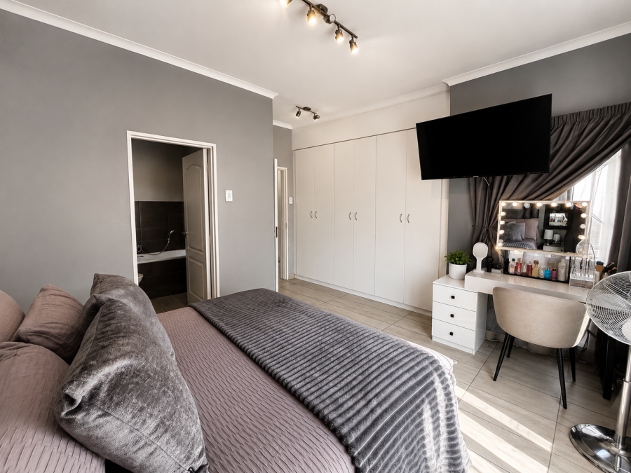 1 Bedroom Property for Sale in Silvamonte Gauteng
